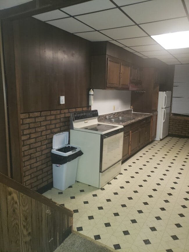 property at 1323 W Norwegian St