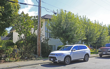 Nottingham in White Rock, BC - Building Photo - Building Photo