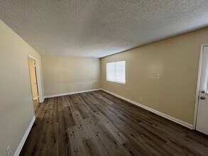 7819 Walpole Ave, Unit 7819 in California City, CA - Building Photo - Building Photo