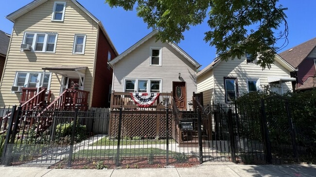 1924 N St Louis Ave in Chicago, IL - Building Photo - Building Photo