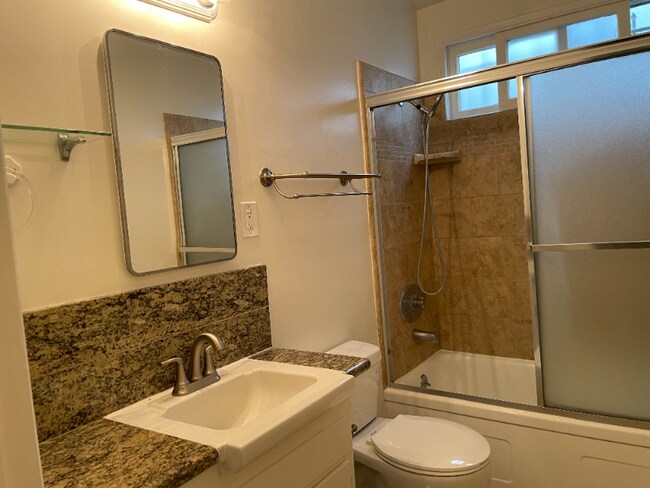 1122 S Clark Dr in Los Angeles, CA - Building Photo - Building Photo