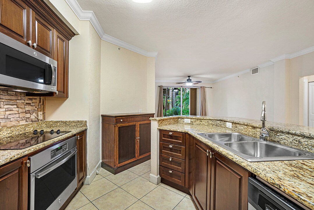 1690 Renaissance Commons Blvd-Unit -1125 in Boynton Beach, FL - Building Photo