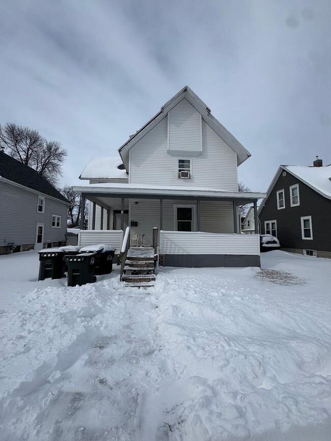 property at 810 S 17th St