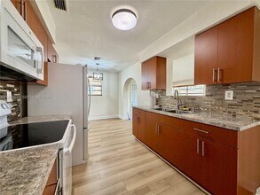 1351 W 34th St in Hialeah, FL - Building Photo - Building Photo