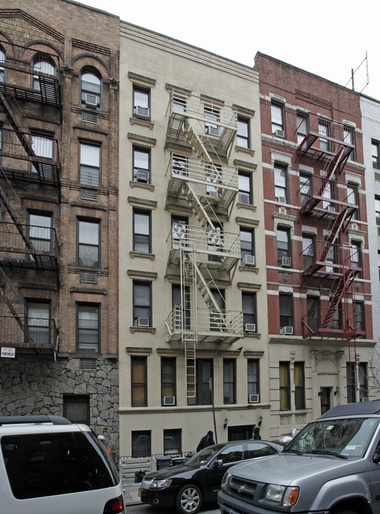 213-215 E 25th St in New York, NY - Foto de edificio