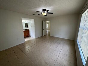 1235 Karlovy Ave NW in Palm Bay, FL - Foto de edificio - Building Photo
