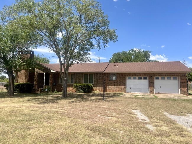 282186 Oliver Dr in Comanche, OK - Foto de edificio - Building Photo