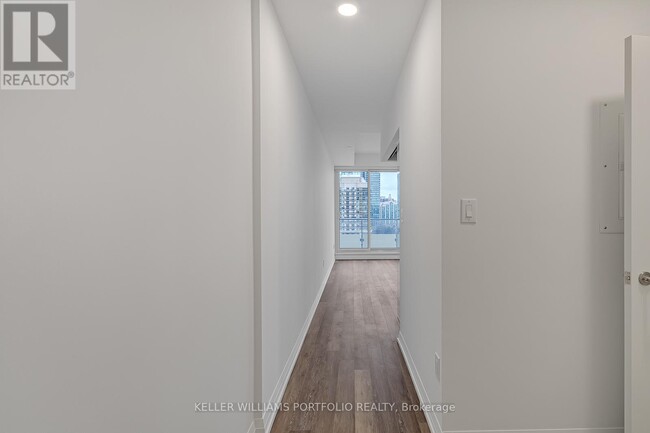 75-1275 Canterbury Pl in Toronto, ON - Building Photo - Building Photo