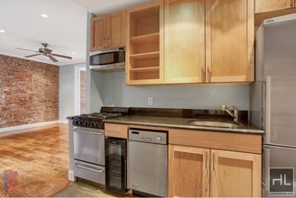 East 100th Street, Unit 2C in New York, NY - Building Photo - Building Photo