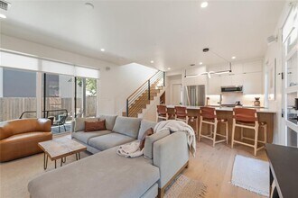 1300 Perez St in Austin, TX - Building Photo - Building Photo