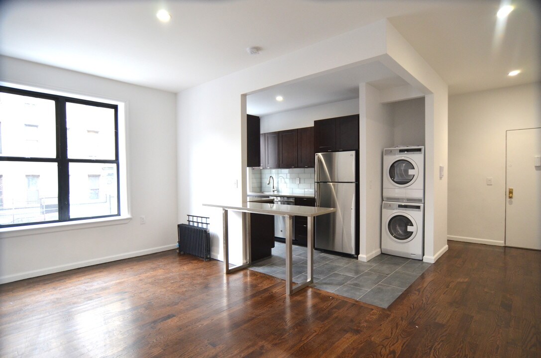 569 W 171st St in New York, NY - Building Photo