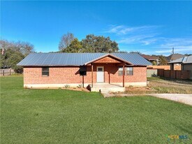 1616 Lonesome in Canyon Lake, TX - Building Photo