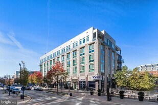 147 Waterfront St, Unit 402 in Oxon Hill, MD - Building Photo