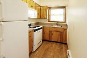 2 Westervelt Pl in Clifton, NJ - Building Photo - Building Photo