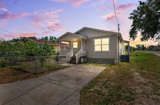 3801 Carroway St, Unit Room 1 in Tampa, FL - Building Photo