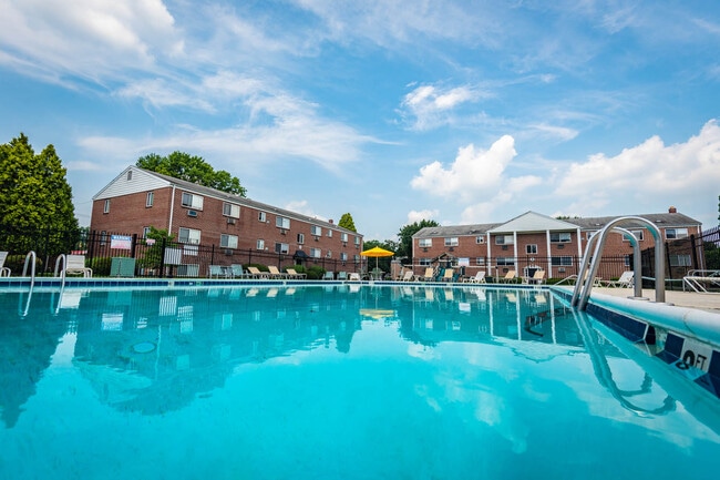 Sweetbriar Apartments in Lancaster, PA - Building Photo - Building Photo