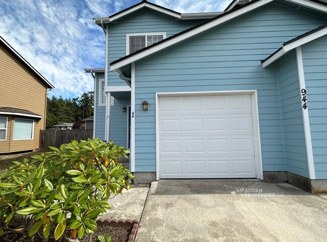 property at 944 NW Quarterdeck Loop