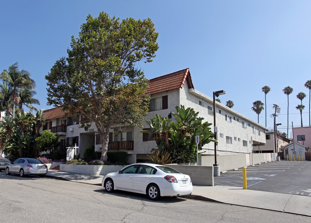 1530 Purdue Ave in Los Angeles, CA - Building Photo