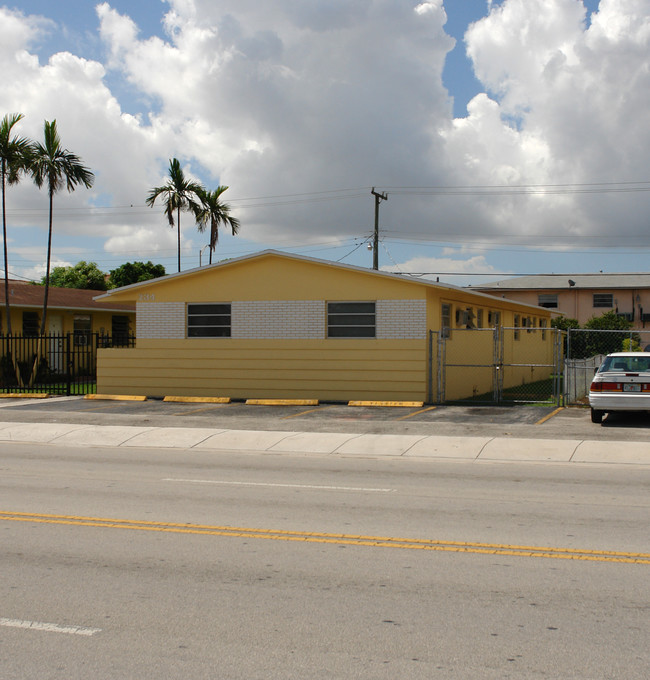 234-238 E 9th St in Hialeah, FL - Building Photo - Building Photo