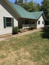 384 Hamer Rd in Siletz, OR - Building Photo - Building Photo
