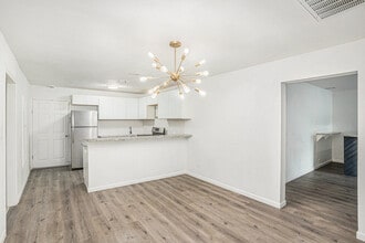 614 Torreon St in San Antonio, TX - Foto de edificio - Building Photo
