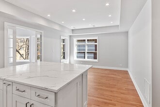 935 W Winona St, Unit N1 in Chicago, IL - Building Photo - Building Photo