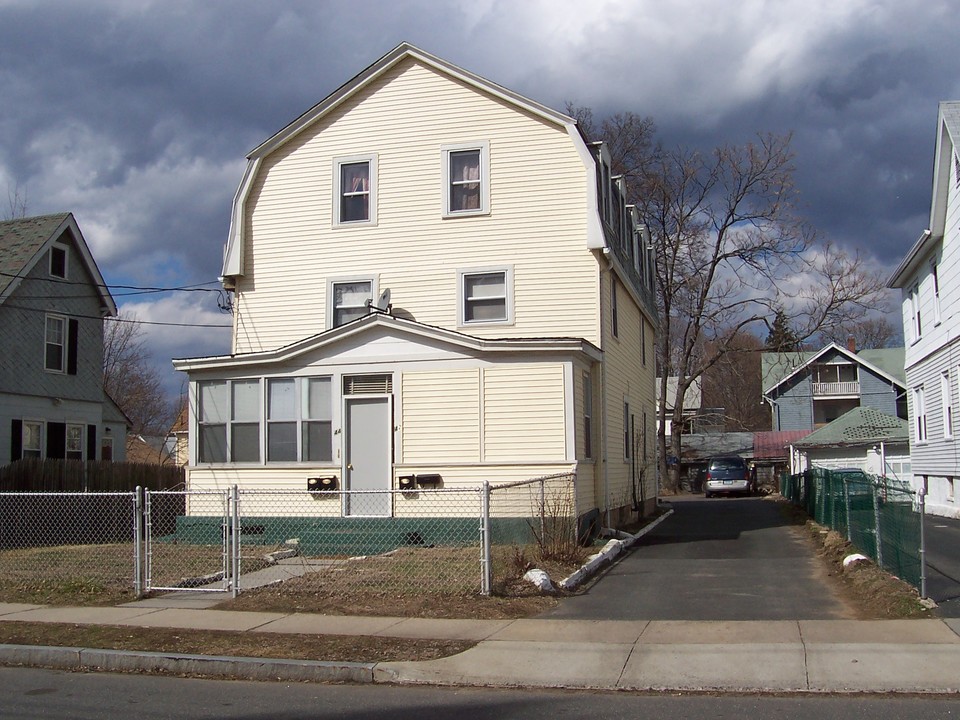 42-44 Levesque St in West Hartford, CT - Building Photo