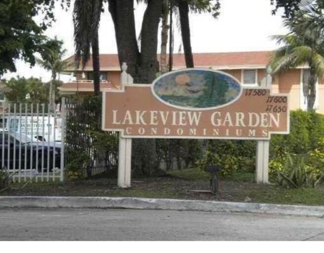 17530 NW 68th Ave in Hialeah, FL - Foto de edificio