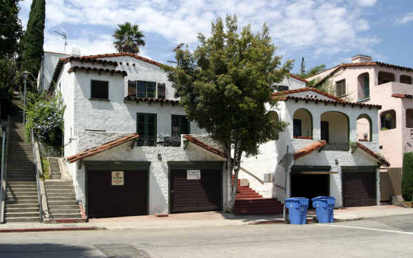 935-939 1/2 N Vendome St in Los Angeles, CA - Building Photo