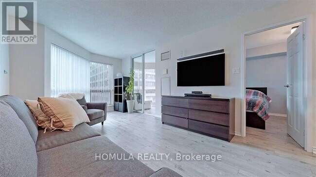 10-910 Yonge St in Toronto, ON - Building Photo - Building Photo
