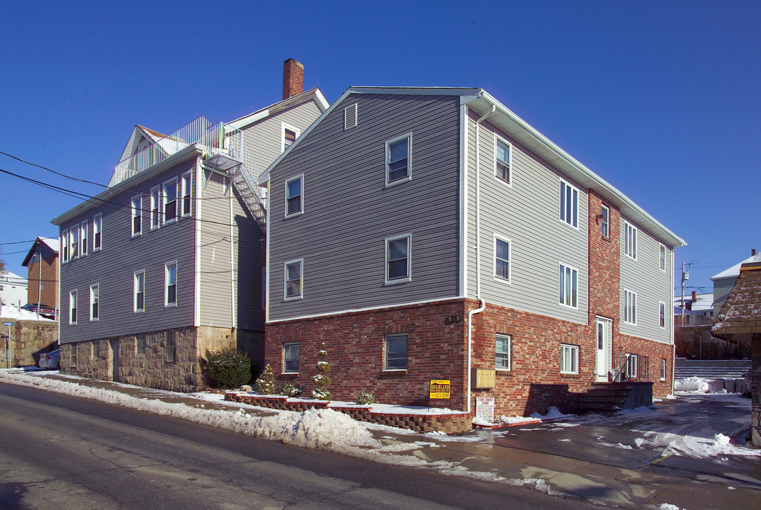 243 Robeson St in Fall River, MA - Building Photo