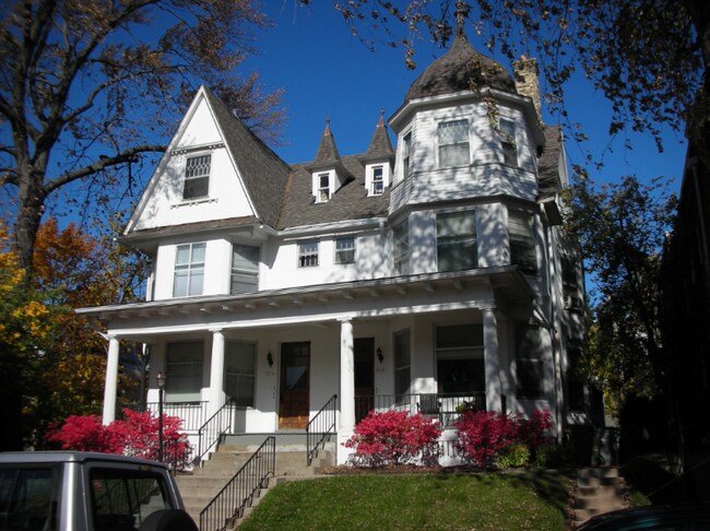 property at 2216 E Ivanhoe Pl