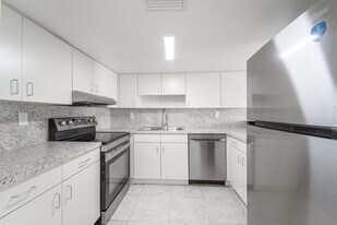 Marina Townhomes in Dania, FL - Building Photo