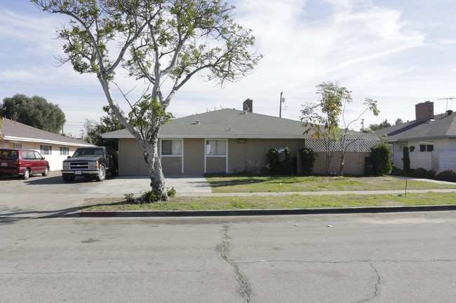 2204 Mountain View Ave in Anaheim, CA - Building Photo - Building Photo