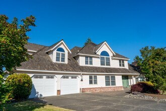 4628 175th Ave SE in Bellevue, WA - Building Photo - Building Photo