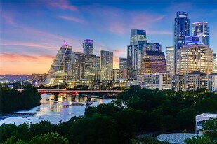 54 Rainey St in Austin, TX - Building Photo