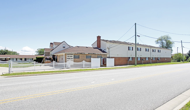 Pine Haven Apartments in New Baltimore, MI - Building Photo - Building Photo