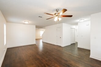 5636 Dory Dr in Nashville, TN - Foto de edificio - Building Photo