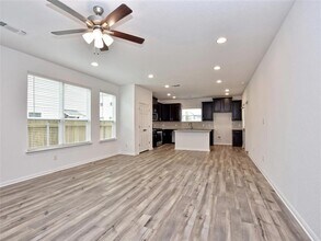 3200 College Park Dr in Round Rock, TX - Foto de edificio - Building Photo