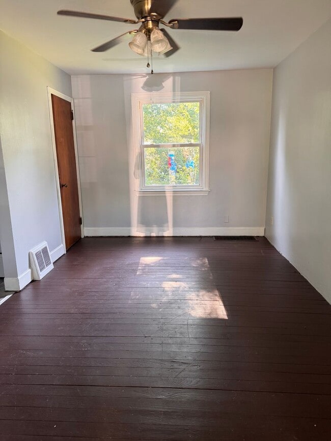 372 Emerson Ave in Farrell, PA - Building Photo - Building Photo