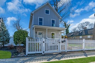 814 Dunlewy St in Asbury Park, NJ - Building Photo