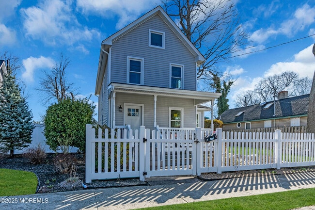 property at 814 Dunlewy St