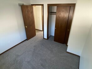 512 SE Magazine Rd in Ankeny, IA - Foto de edificio - Building Photo