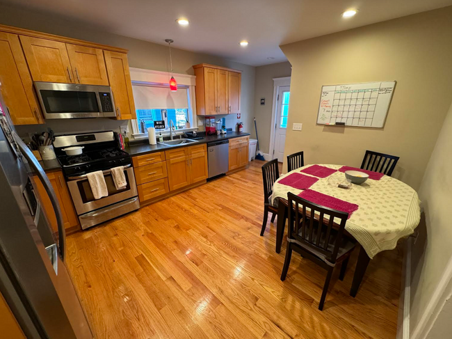 44 Stanley Ave, Unit 1 in Medford, MA - Building Photo - Building Photo