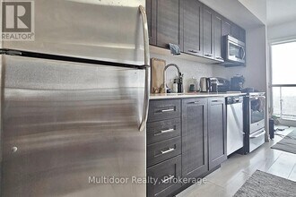 2220 Lake Shore Blvd W in Toronto, ON - Building Photo - Building Photo