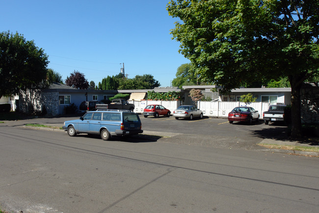 4321-4331 SE 27th Ave in Portland, OR - Building Photo - Building Photo
