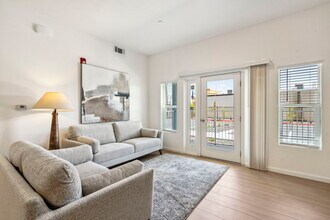 Tran Villa Apartments in Sacramento, CA - Building Photo - Building Photo