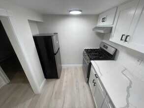 311 Hamilton St, Unit Basement in Harrison, NJ - Building Photo - Building Photo