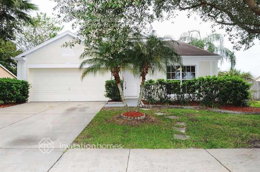 26804 Roseann Pl in Lutz, FL - Foto de edificio