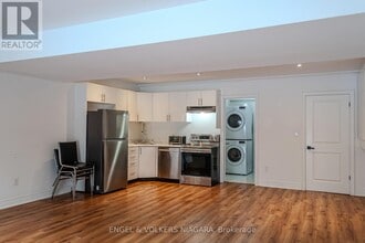 7171 Lionshead Ave in Niagara Falls, ON - Building Photo - Building Photo